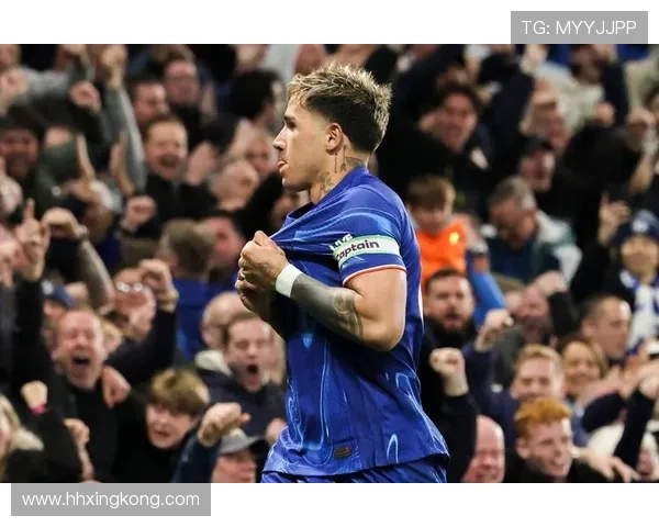 恩佐与加纳乔共同探讨切尔西圣诞慈善活动的足球团结力量